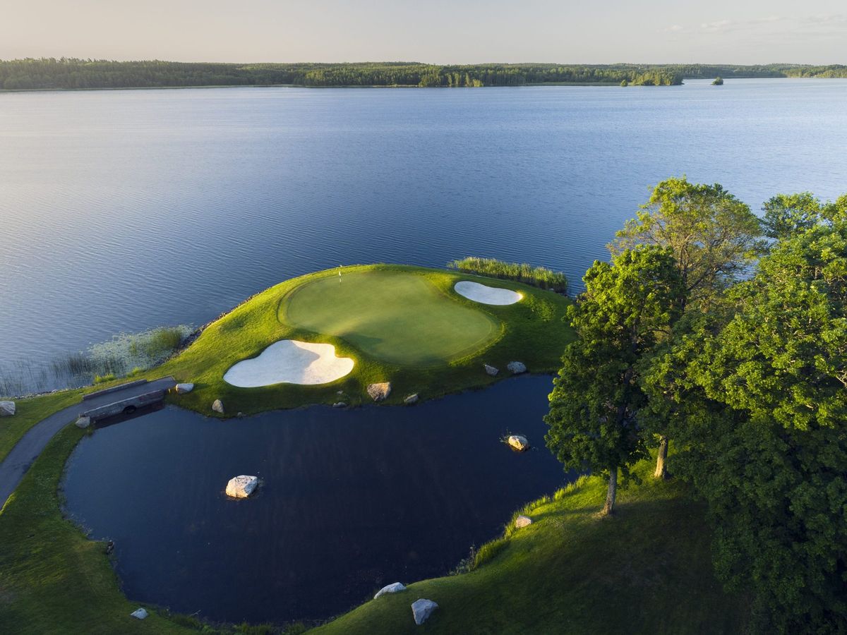 Ullna Golf & Country Club on the shore of Lake Ullna